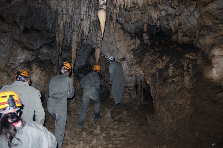 Espeleología cueva de Tinganón